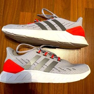 Boys Adidas shoes size 6.5Y. Gray and orange.